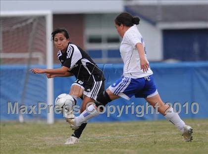 Thumbnail 2 in Clayton vs. Knightdale photogallery.