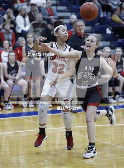 Thumbnail 3 in Circleville vs. Logan Elm (OHSAA D2 District Semifinal) photogallery.