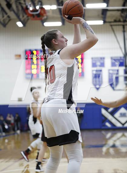 Thumbnail 2 in Circleville vs. Logan Elm (OHSAA D2 District Semifinal) photogallery.