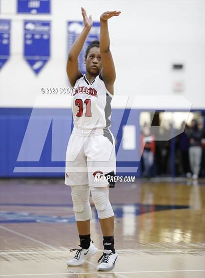 Thumbnail 3 in Circleville vs. Logan Elm (OHSAA D2 District Semifinal) photogallery.