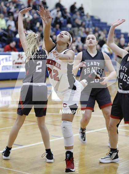 Thumbnail 2 in Circleville vs. Logan Elm (OHSAA D2 District Semifinal) photogallery.