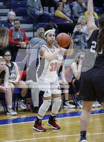Thumbnail 3 in Circleville vs. Logan Elm (OHSAA D2 District Semifinal) photogallery.