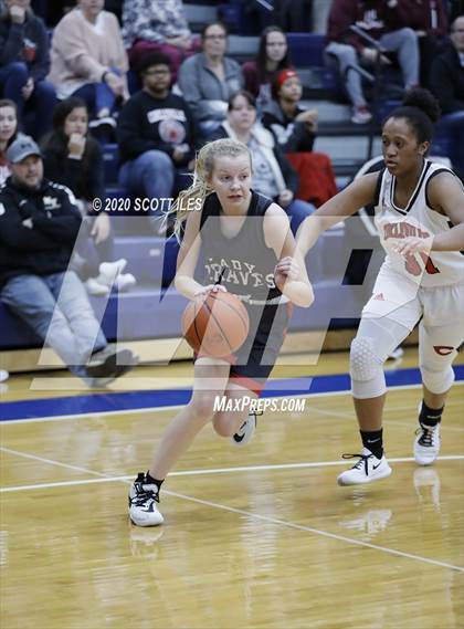Thumbnail 3 in Circleville vs. Logan Elm (OHSAA D2 District Semifinal) photogallery.
