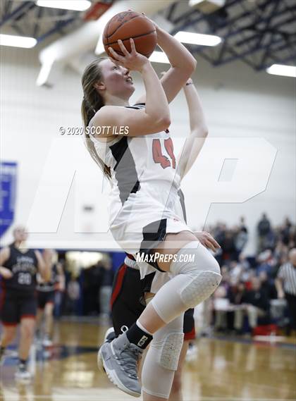 Thumbnail 2 in Circleville vs. Logan Elm (OHSAA D2 District Semifinal) photogallery.