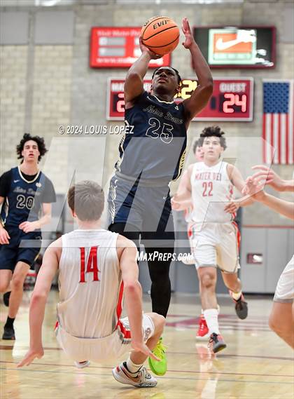 Thumbnail 1 in Notre Dame (SO) @ Mater Dei (CIF State SoCal DIV 1 Regional Playoff) photogallery.