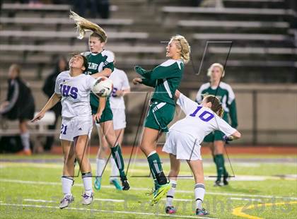 Thumbnail 2 in Skyline vs. Issaquah (WIAA 4A Quaterfinal)  photogallery.