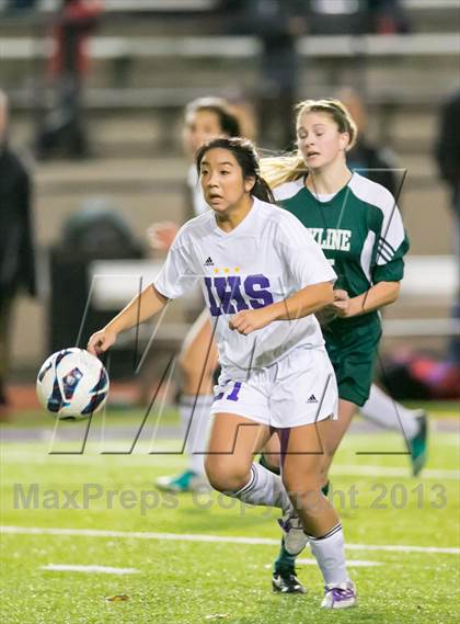 Thumbnail 3 in Skyline vs. Issaquah (WIAA 4A Quaterfinal)  photogallery.