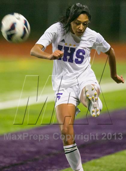 Thumbnail 2 in Skyline vs. Issaquah (WIAA 4A Quaterfinal)  photogallery.