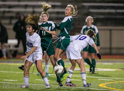Thumbnail 2 in Skyline vs. Issaquah (WIAA 4A Quaterfinal)  photogallery.