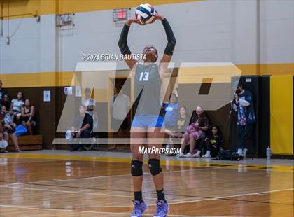 Thumbnail 2 in Moanalua vs Kapolei (OIA Division 1 Final) photogallery.