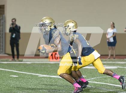 Thumbnail 1 in St. Thomas Aquinas vs Deerfield Beach photogallery.