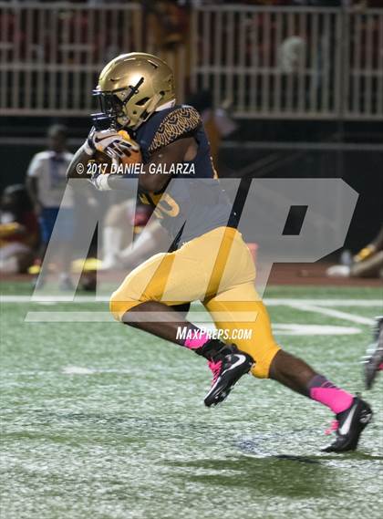Thumbnail 3 in St. Thomas Aquinas vs Deerfield Beach photogallery.
