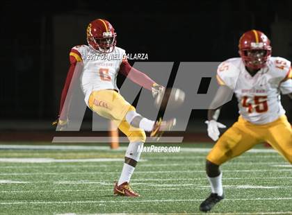 Thumbnail 2 in St. Thomas Aquinas vs Deerfield Beach photogallery.