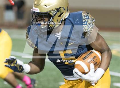 Thumbnail 2 in St. Thomas Aquinas vs Deerfield Beach photogallery.
