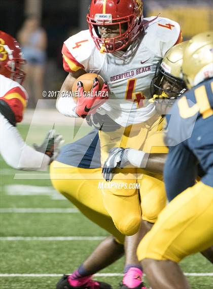 Thumbnail 3 in St. Thomas Aquinas vs Deerfield Beach photogallery.