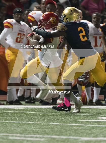 Thumbnail 3 in St. Thomas Aquinas vs Deerfield Beach photogallery.