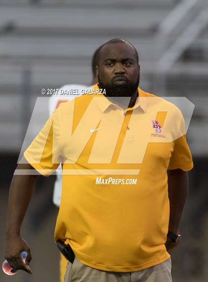 Thumbnail 1 in St. Thomas Aquinas vs Deerfield Beach photogallery.