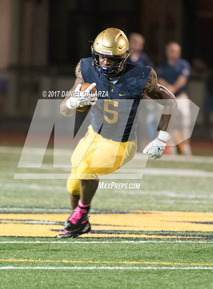 Thumbnail 2 in St. Thomas Aquinas vs Deerfield Beach photogallery.
