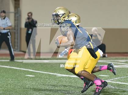 Thumbnail 2 in St. Thomas Aquinas vs Deerfield Beach photogallery.