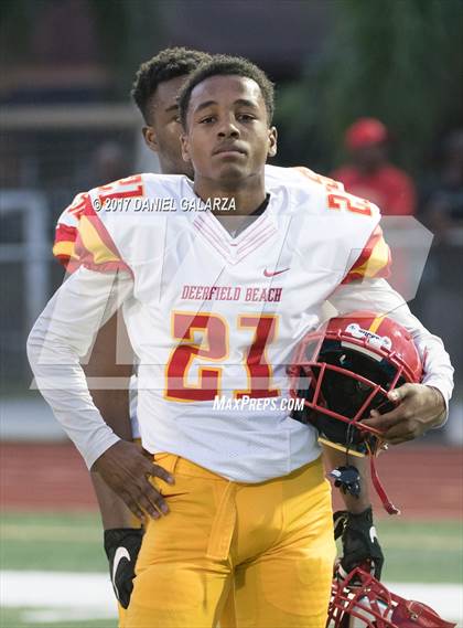 Thumbnail 1 in St. Thomas Aquinas vs Deerfield Beach photogallery.