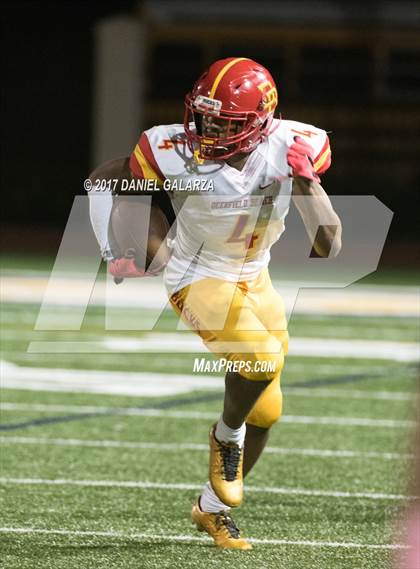 Thumbnail 3 in St. Thomas Aquinas vs Deerfield Beach photogallery.