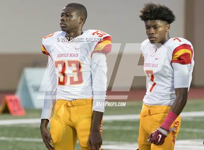 Thumbnail 1 in St. Thomas Aquinas vs Deerfield Beach photogallery.