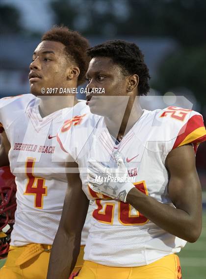 Thumbnail 1 in St. Thomas Aquinas vs Deerfield Beach photogallery.