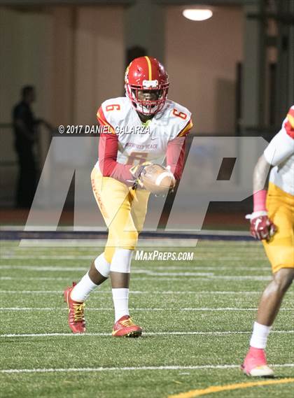 Thumbnail 1 in St. Thomas Aquinas vs Deerfield Beach photogallery.
