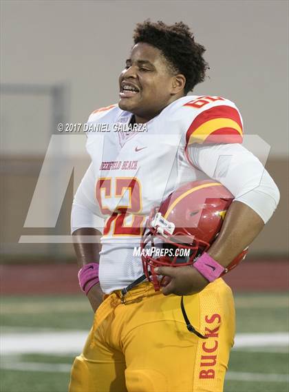 Thumbnail 3 in St. Thomas Aquinas vs Deerfield Beach photogallery.