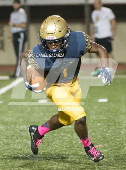 Thumbnail 1 in St. Thomas Aquinas vs Deerfield Beach photogallery.