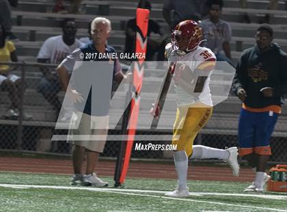 Thumbnail 1 in St. Thomas Aquinas vs Deerfield Beach photogallery.