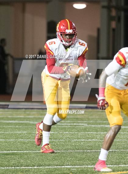 Thumbnail 2 in St. Thomas Aquinas vs Deerfield Beach photogallery.