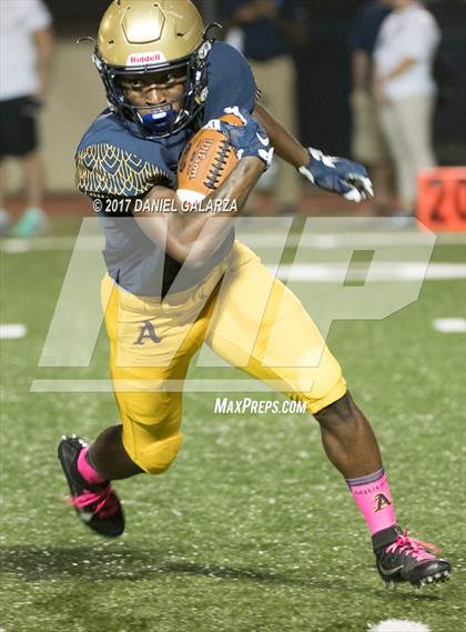 Thumbnail 3 in St. Thomas Aquinas vs Deerfield Beach photogallery.