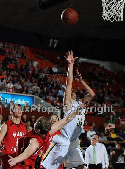 Thumbnail 1 in Ottawa vs. Basehor-Linwood (KSHSAA 4A State Final) photogallery.