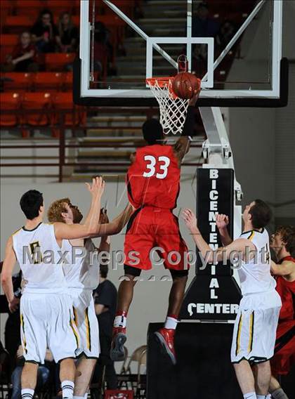 Thumbnail 3 in Ottawa vs. Basehor-Linwood (KSHSAA 4A State Final) photogallery.
