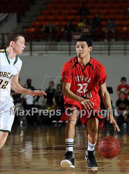 Thumbnail 3 in Ottawa vs. Basehor-Linwood (KSHSAA 4A State Final) photogallery.