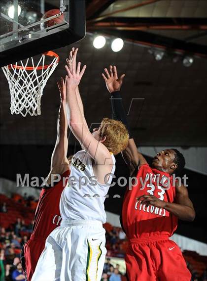 Thumbnail 3 in Ottawa vs. Basehor-Linwood (KSHSAA 4A State Final) photogallery.