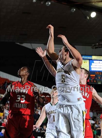 Thumbnail 3 in Ottawa vs. Basehor-Linwood (KSHSAA 4A State Final) photogallery.