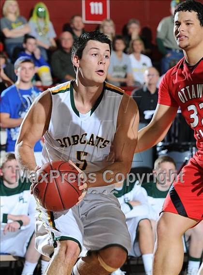 Thumbnail 2 in Ottawa vs. Basehor-Linwood (KSHSAA 4A State Final) photogallery.