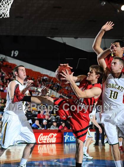 Thumbnail 1 in Ottawa vs. Basehor-Linwood (KSHSAA 4A State Final) photogallery.