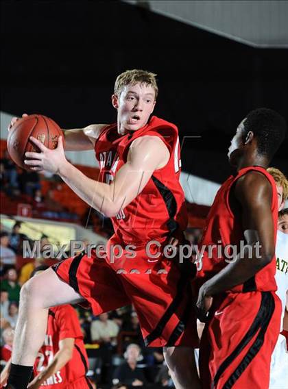 Thumbnail 2 in Ottawa vs. Basehor-Linwood (KSHSAA 4A State Final) photogallery.