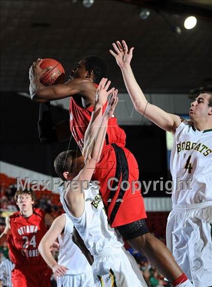 Thumbnail 2 in Ottawa vs. Basehor-Linwood (KSHSAA 4A State Final) photogallery.