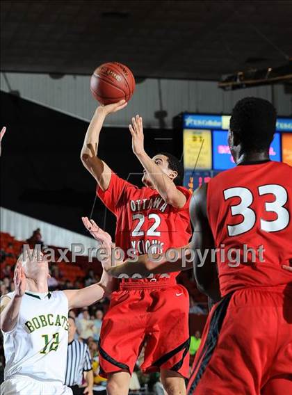 Thumbnail 3 in Ottawa vs. Basehor-Linwood (KSHSAA 4A State Final) photogallery.