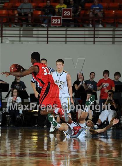 Thumbnail 2 in Ottawa vs. Basehor-Linwood (KSHSAA 4A State Final) photogallery.