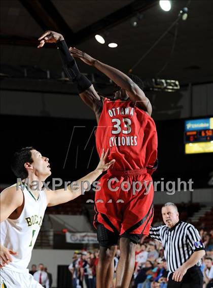 Thumbnail 2 in Ottawa vs. Basehor-Linwood (KSHSAA 4A State Final) photogallery.
