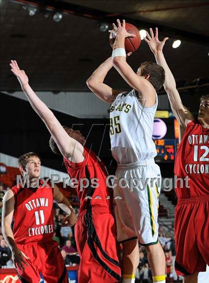 Thumbnail 1 in Ottawa vs. Basehor-Linwood (KSHSAA 4A State Final) photogallery.