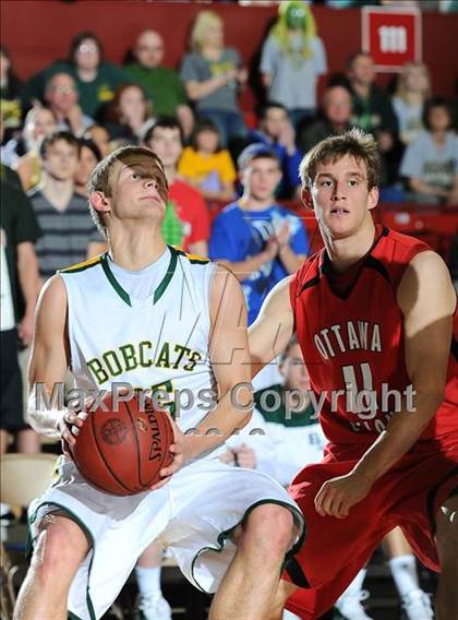 Thumbnail 3 in Ottawa vs. Basehor-Linwood (KSHSAA 4A State Final) photogallery.