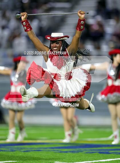 Thumbnail 2 in Ennis @ Wilson (UIL 5A D2 Football Bi-District) photogallery.