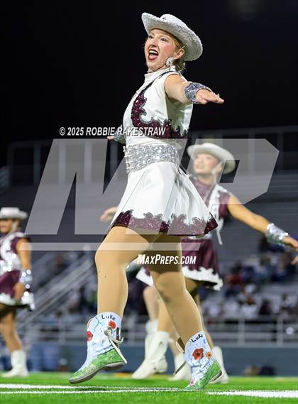 Thumbnail 3 in Ennis @ Wilson (UIL 5A D2 Football Bi-District) photogallery.