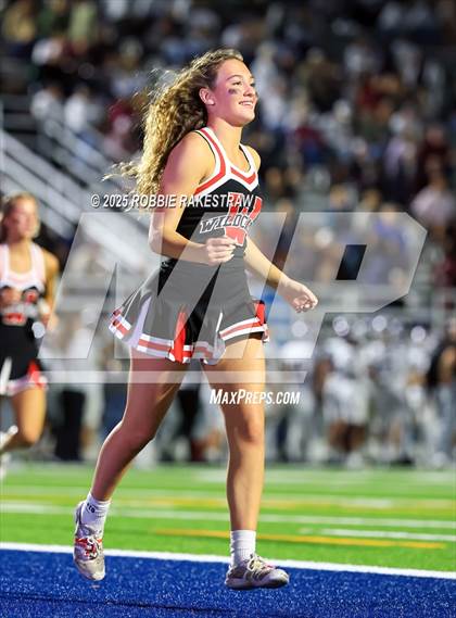 Thumbnail 3 in Ennis @ Wilson (UIL 5A D2 Football Bi-District) photogallery.